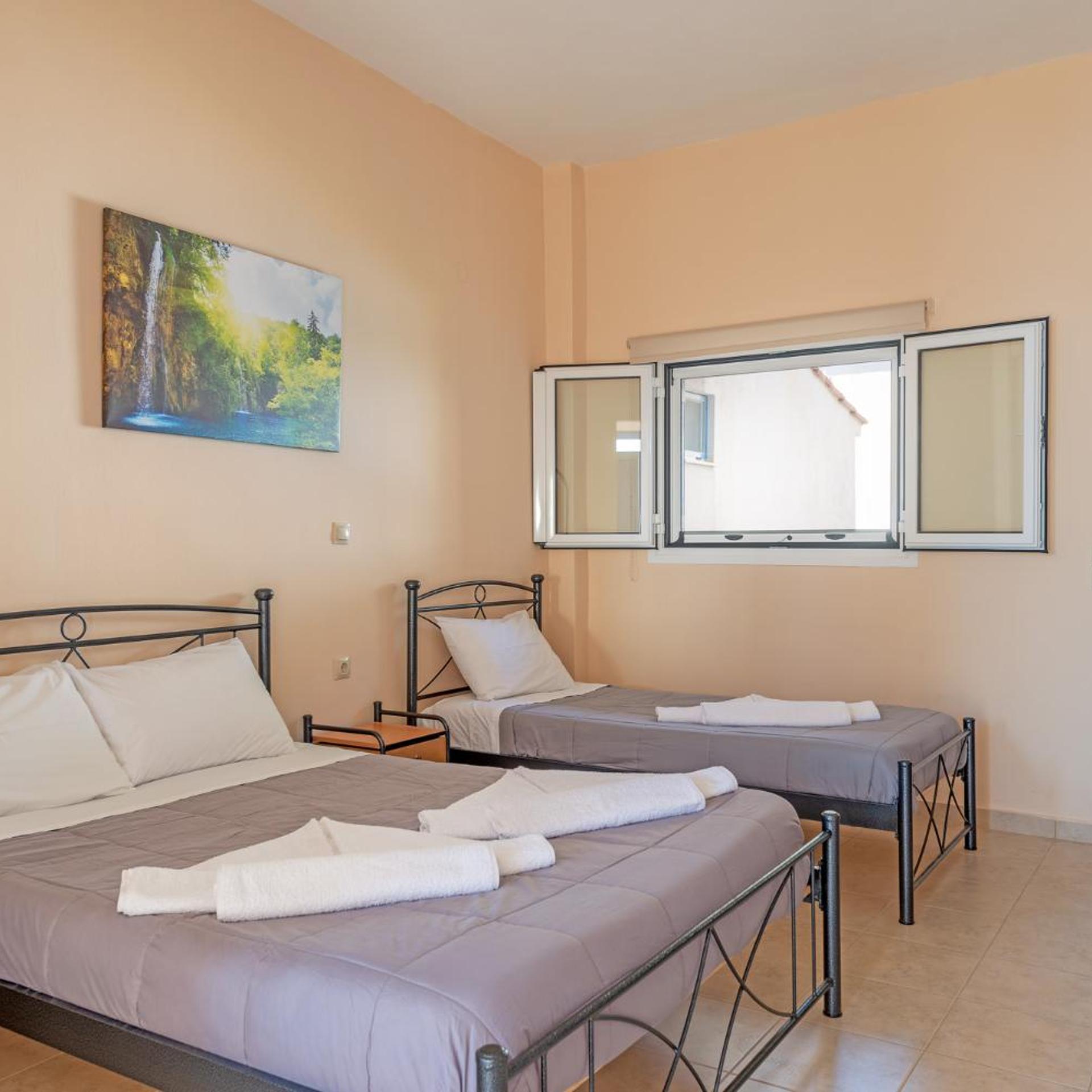 Akrogiali Studios Poros 2/15
