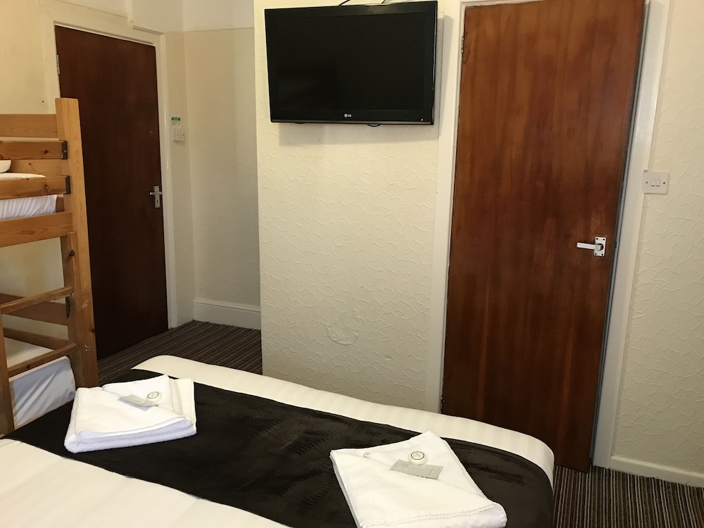 The Feathers Hotel 26/34