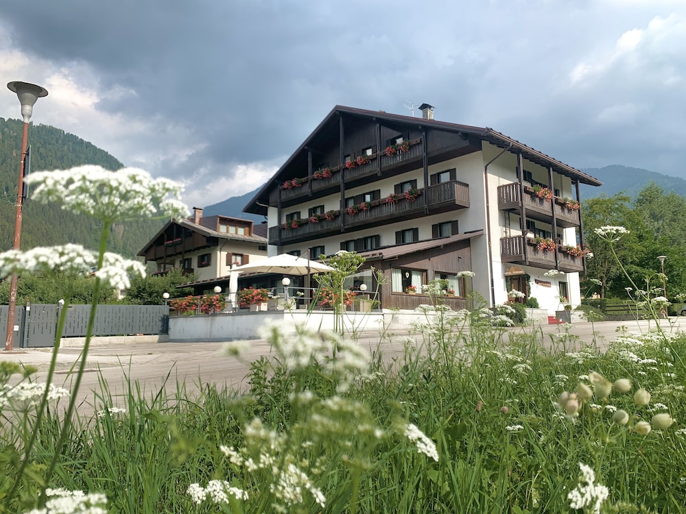 Hotel Ferrari 1/36