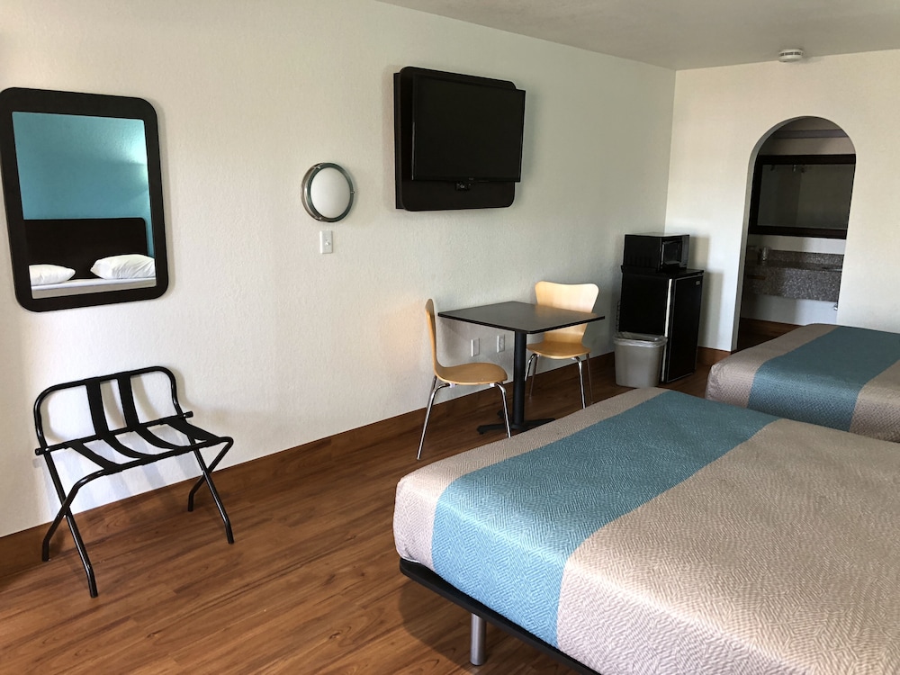 Motel6 Pensacola, FL - NAS 26/35