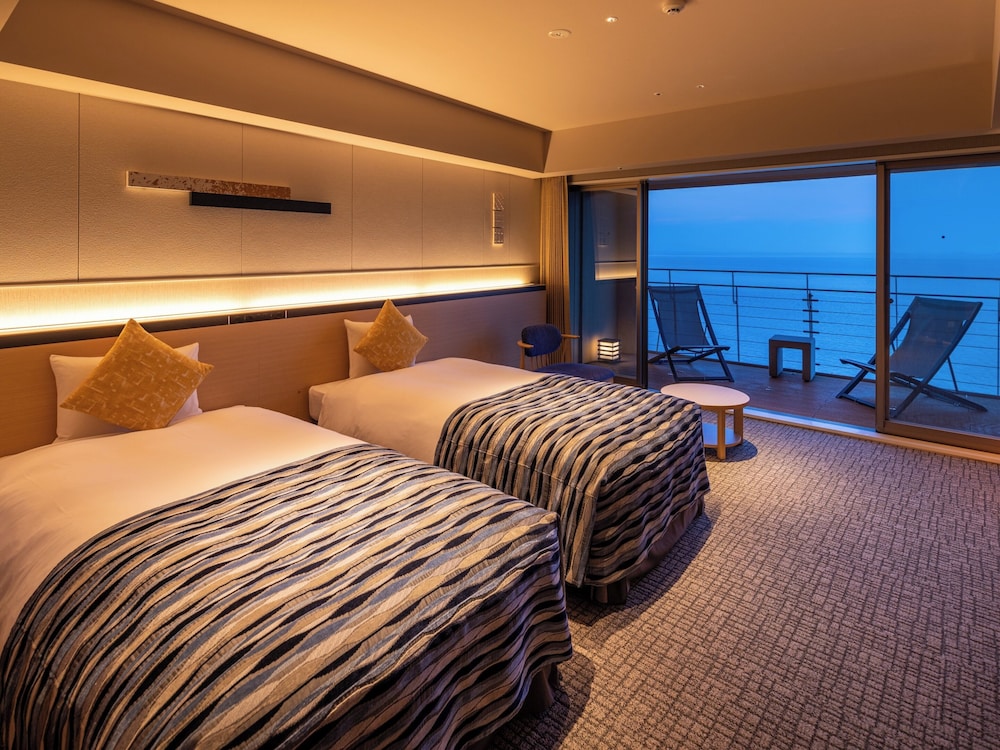Superior, Twin Beds, Murphy Bed, Ocean View
