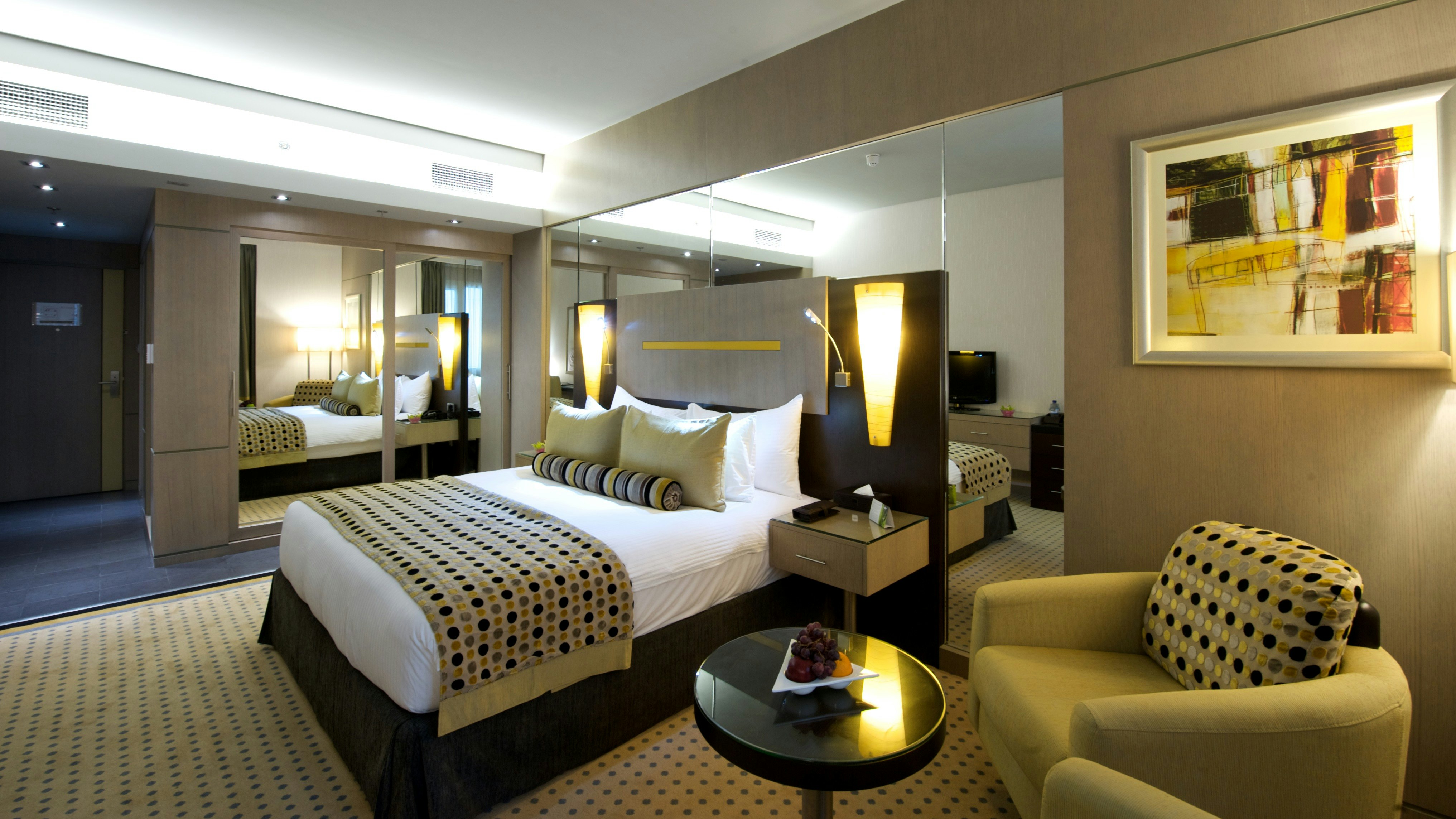 Grand Plaza Hotel 11/36