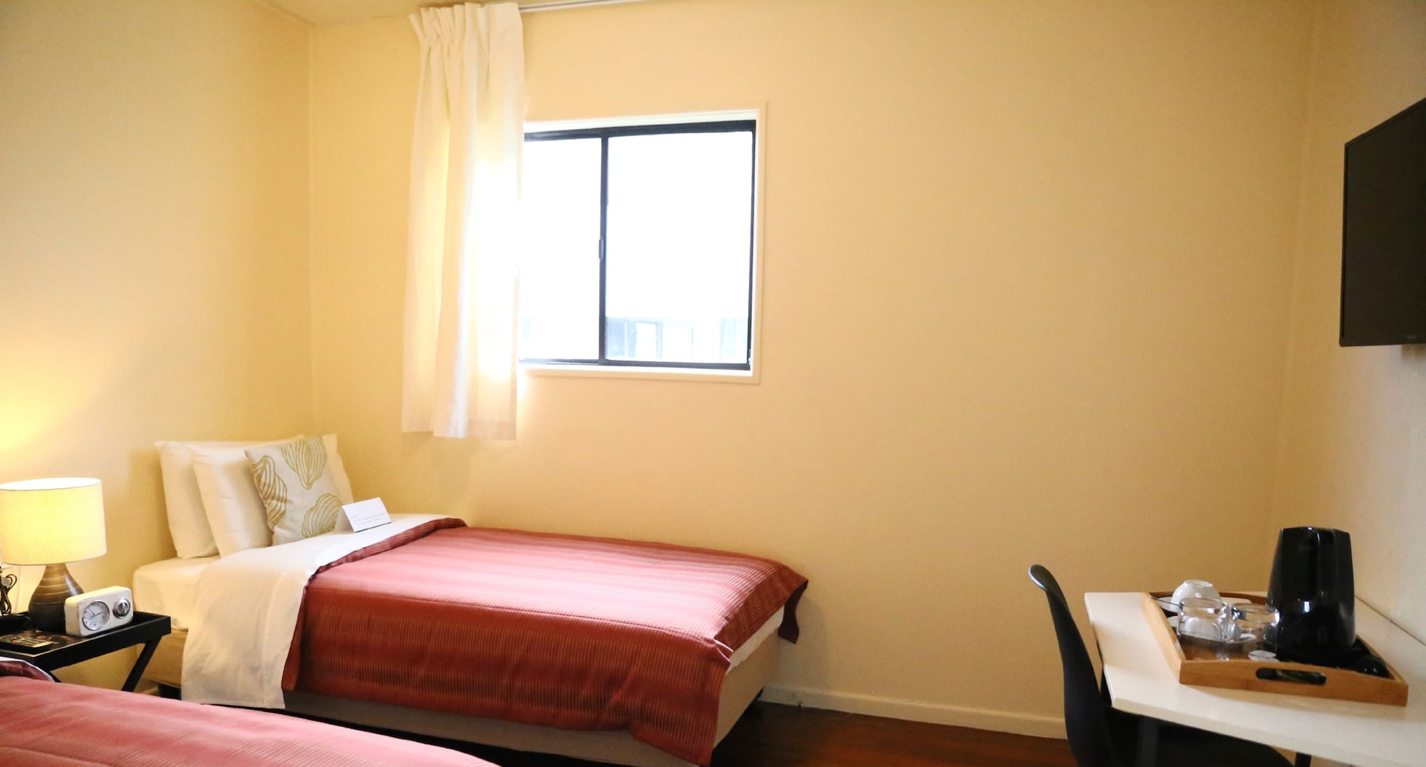 ECONOMY, SINGLE, SHARED BATHROOM