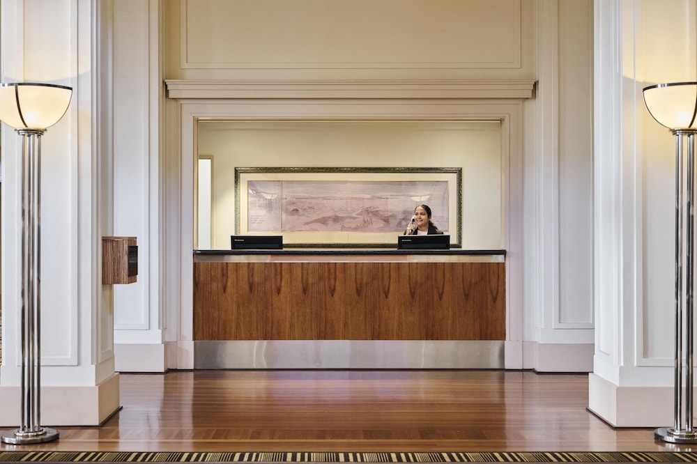 Hyatt Hotel Canberra 5/75