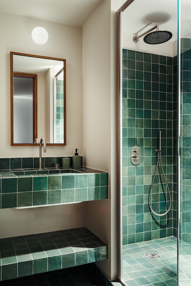 Edgar Suites Bouchardon 25/28