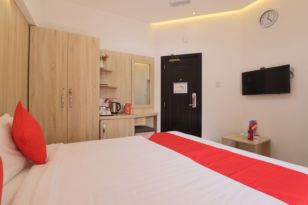 Capital O 314 24 Gold Hotel 16/49