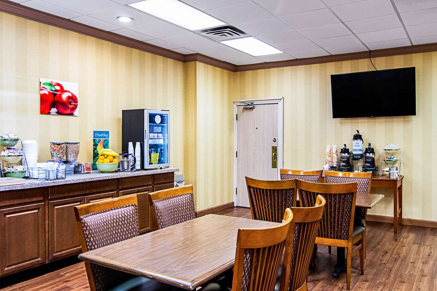 restaurant cafeteria