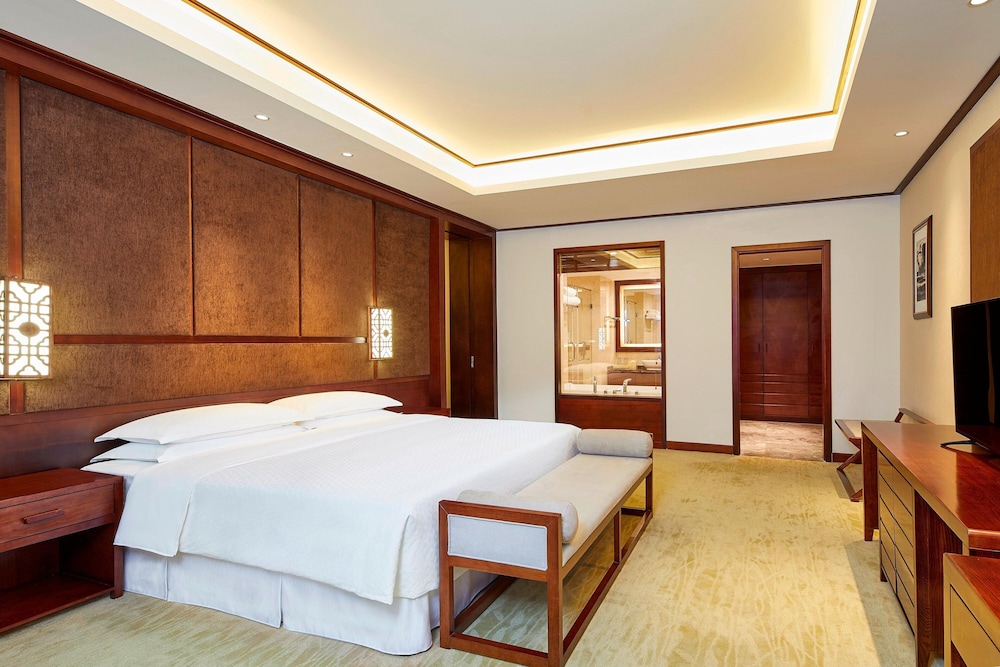 1 Bedroom, Deluxe, Suite, King Bed, Balcony