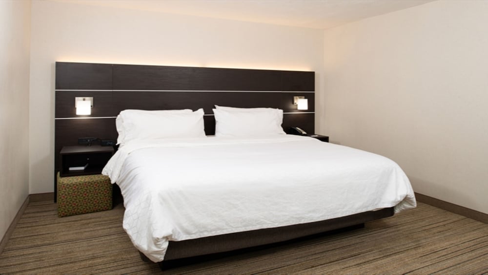 Standard, King Bed, Extra Floor Space