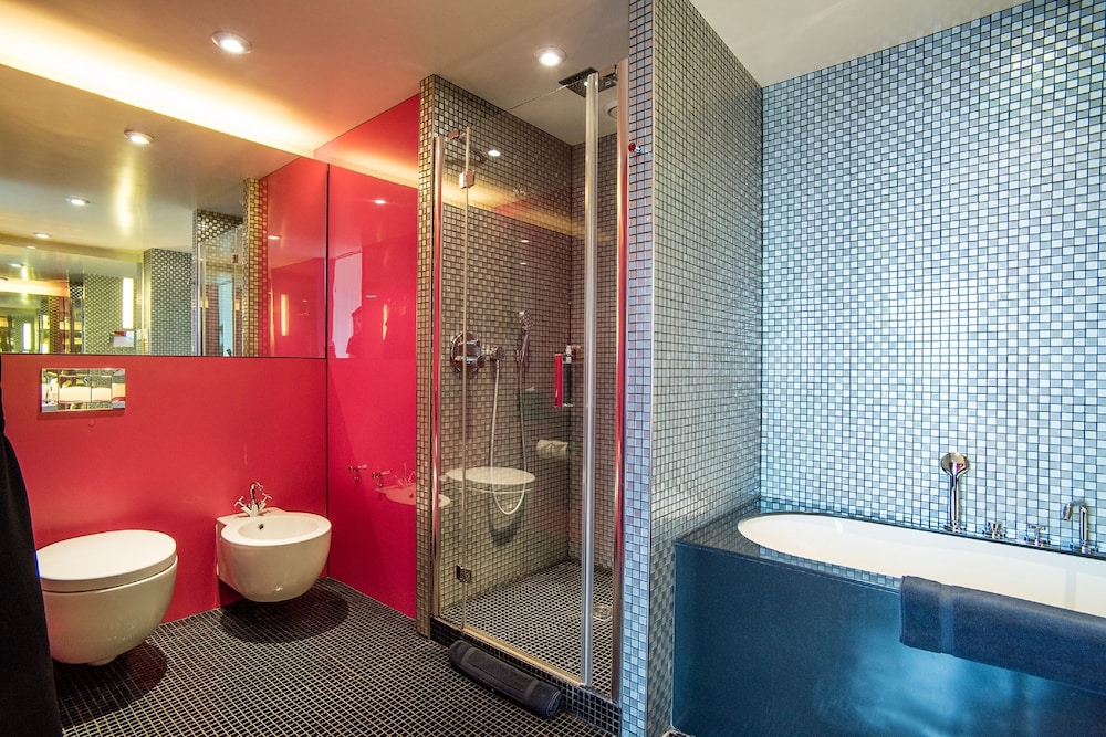 RADISSON COLLECTION HOTEL, ROYAL MILE EDINBURGH 49/50