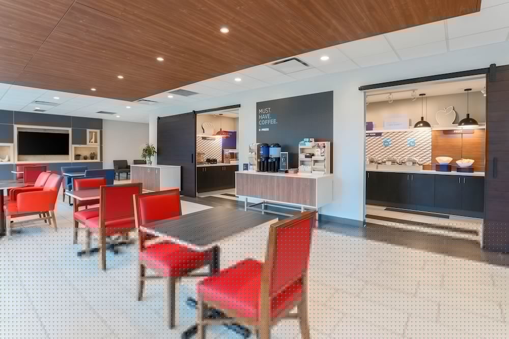 Holiday Inn Express & Suites Downtown Fort Worth 45/55