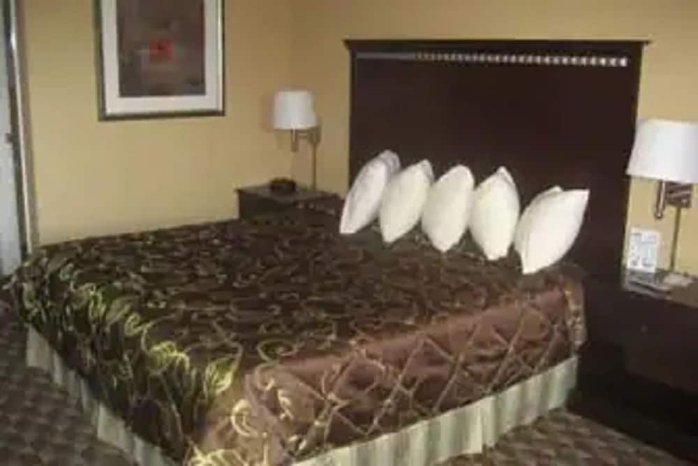 Days Inn by Wyndham Corpus Christi Beach 7/11