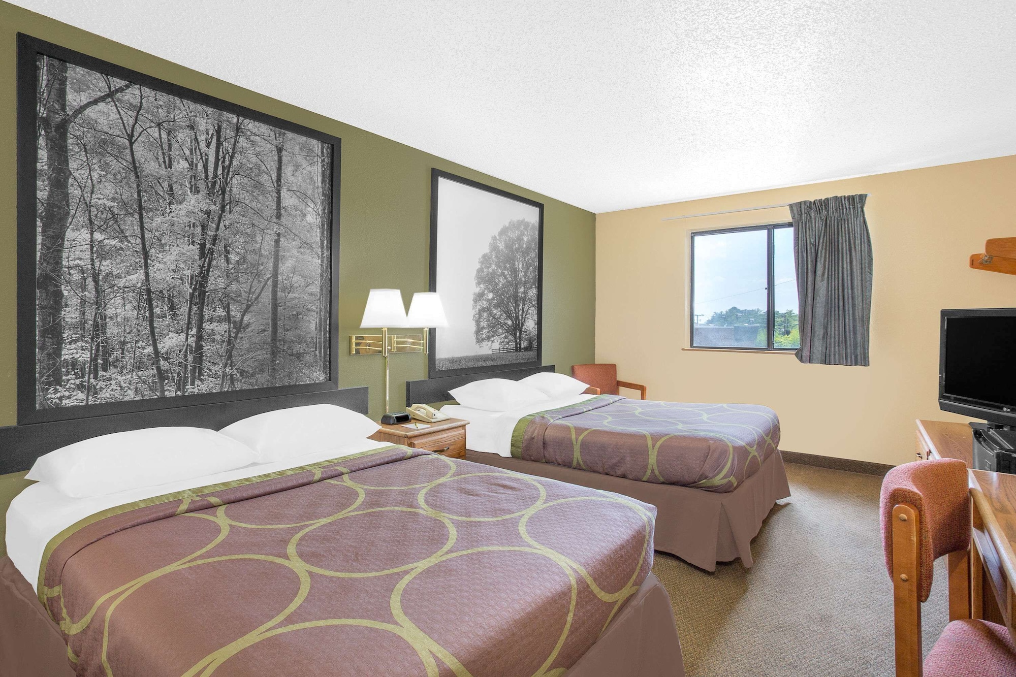 غرفة بسريرين مزدوجين، Super 8 by Wyndham Roanoke VA 4/6