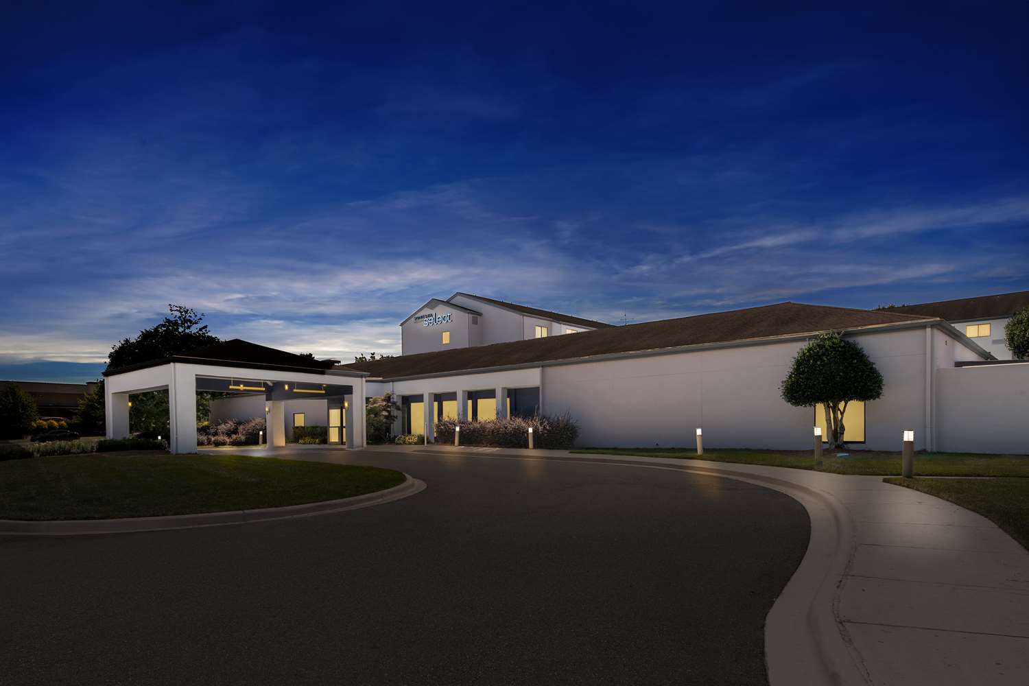 Sonesta Select Charlotte University Research Park 15/17