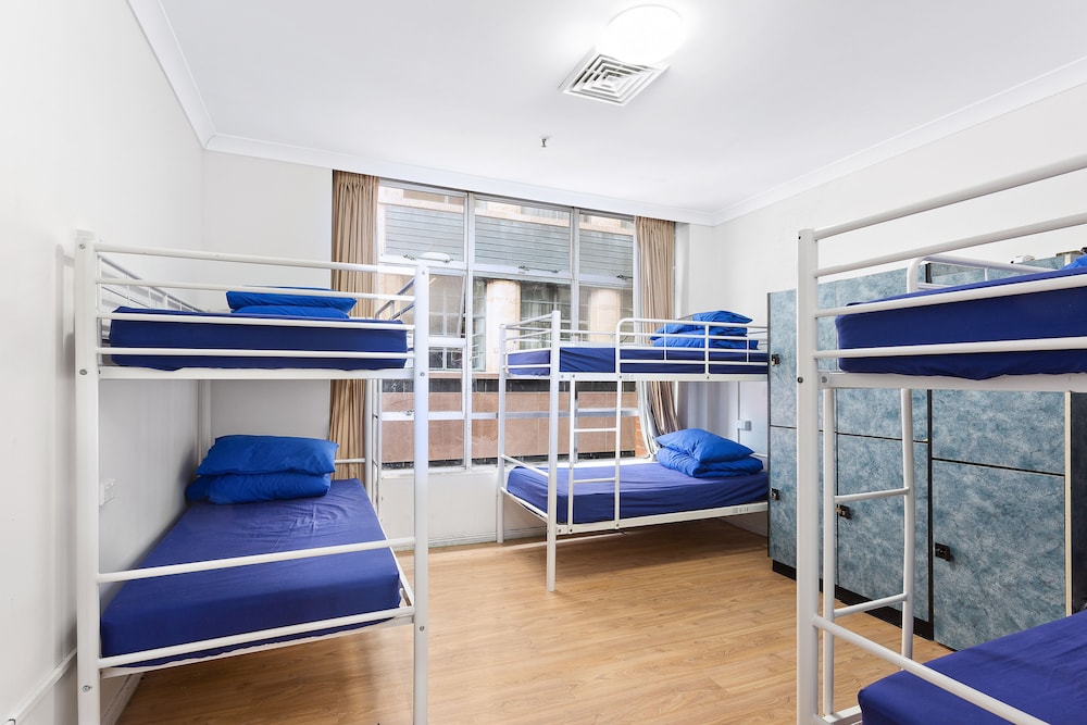 Sydney Backpackers 6/26