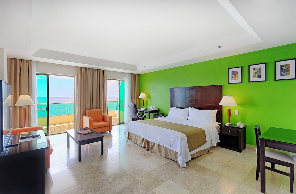 غرفة بريميوم بسرير كينج، HOLIDAY INN CAMPECHE 2/5