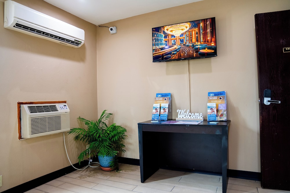 Motel6 Litchfield, IL 8/52
