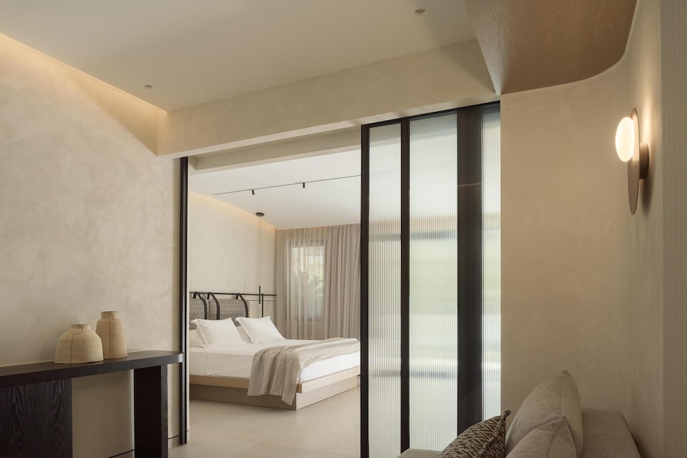 Swim Up, Suite, Double Bed, Sofa, Private Pool، Theartemis Palace 5/10