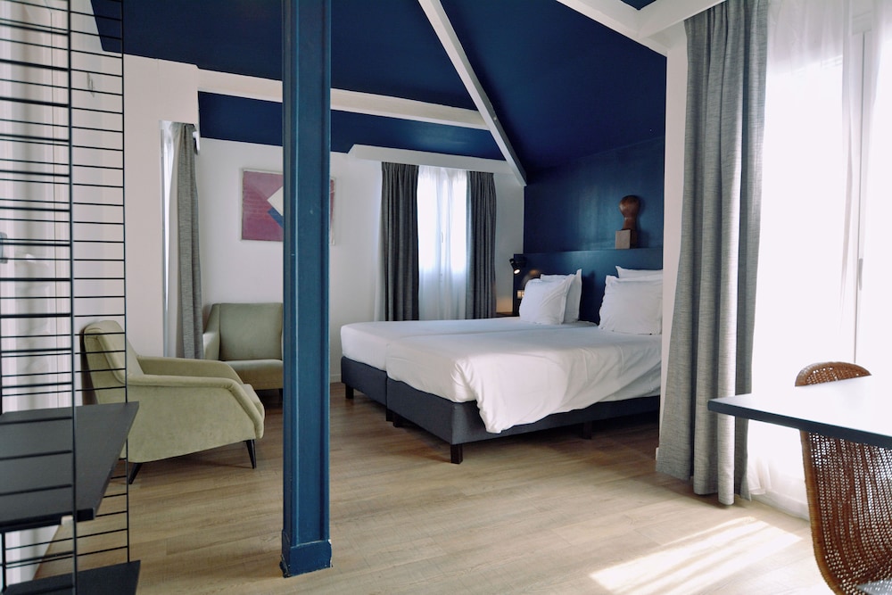 DELUXE, DOUBLE BED, BALCONY