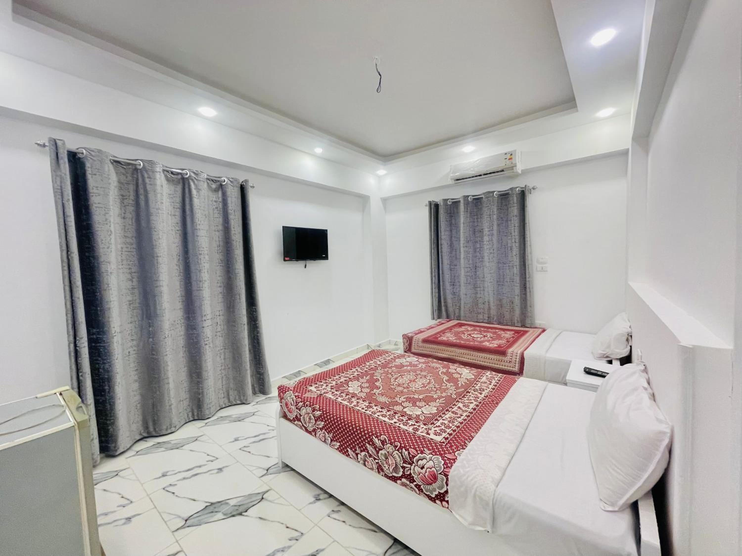 Standard, Triple, 3 Beds, Partial River View