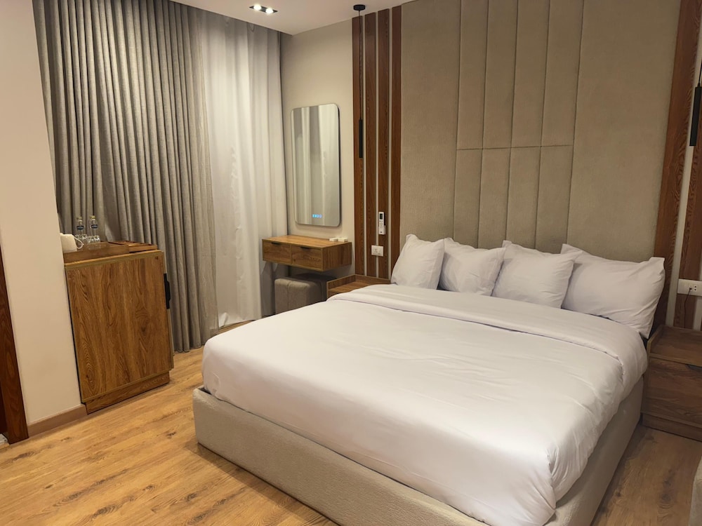 Superior, Suite, King Bed, Pyramids View, Balcony