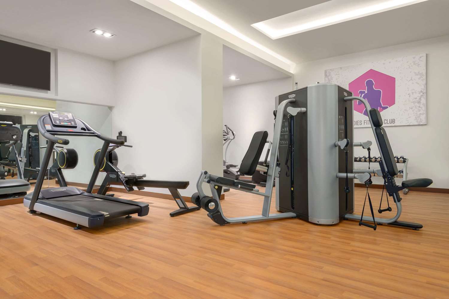 Wyndham Garden Muscat Al Khuwair 8/21