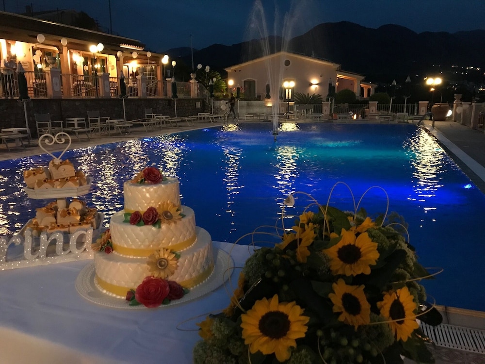 Hotel Ristorante Borgo La Tana 32/50