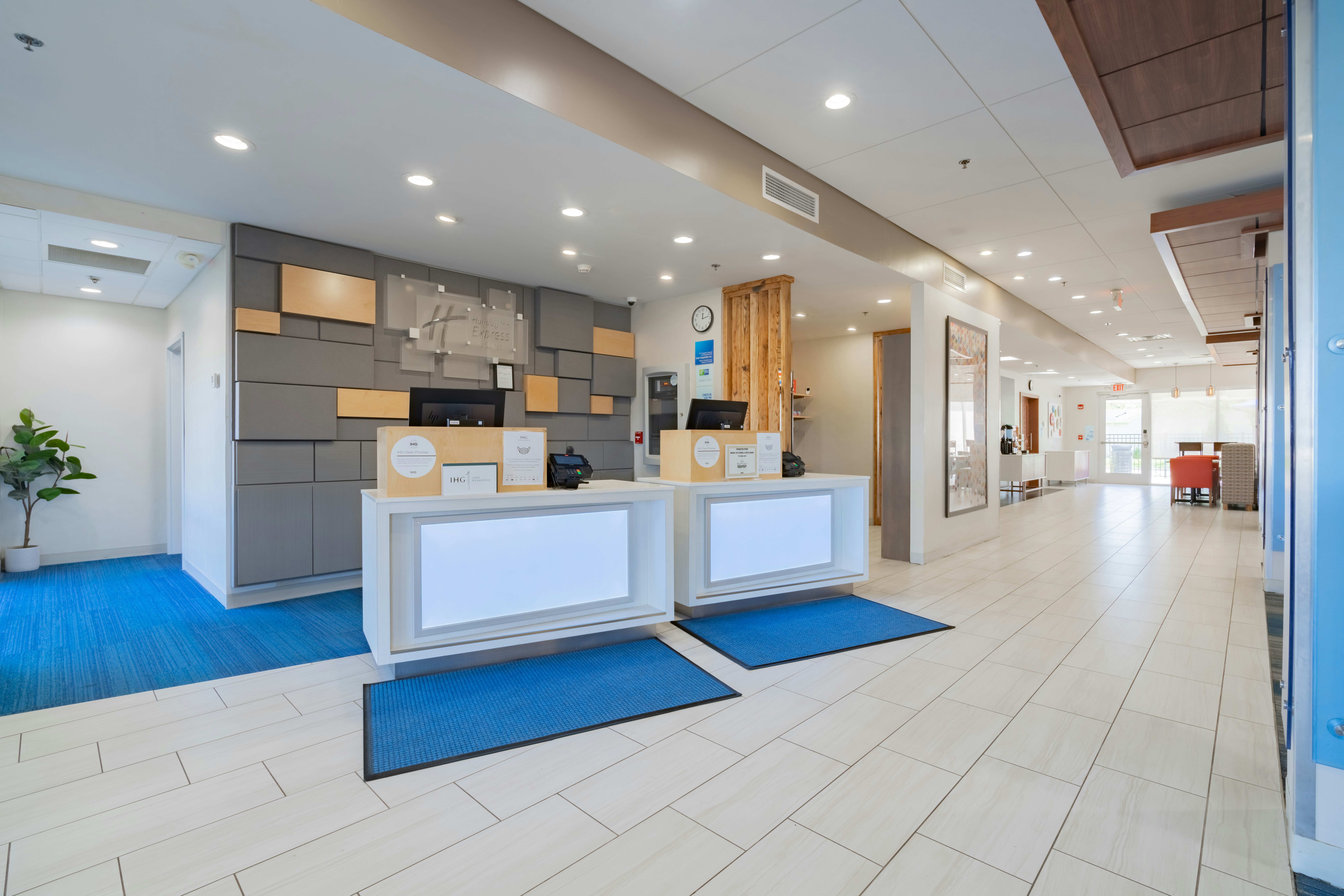 Holiday Inn Express & Suites Marion 5/65