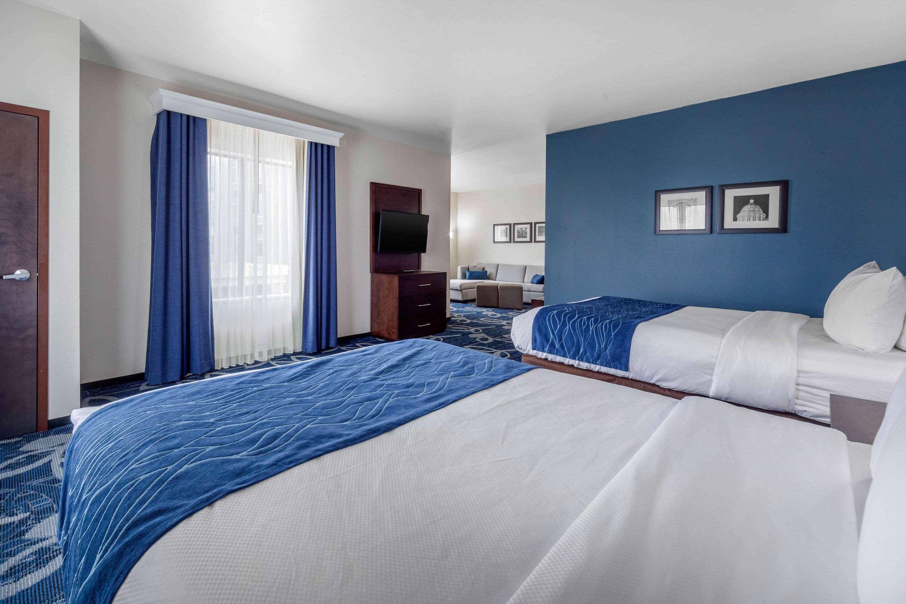 UPGRADE, SUITE, 2 QUEEN BEDS, ACCESSIBLE