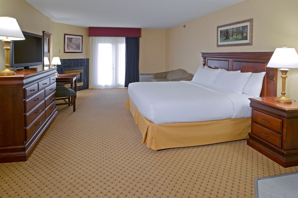 PREMIER, KING BED, SOFA, HOT TUB