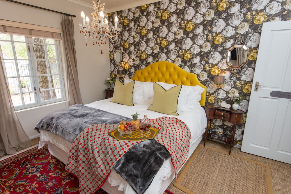 Rose, King Bed، Baruch Guest House 3/10