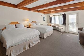 Pinnacle, Queen Bed