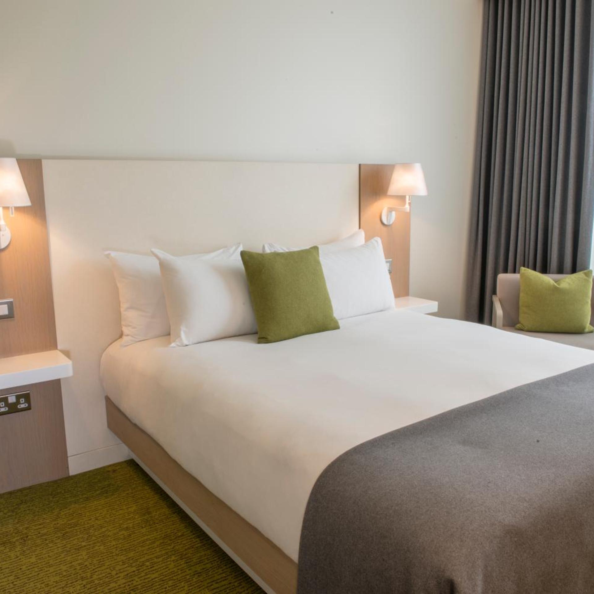ROOM, DOUBLE BED