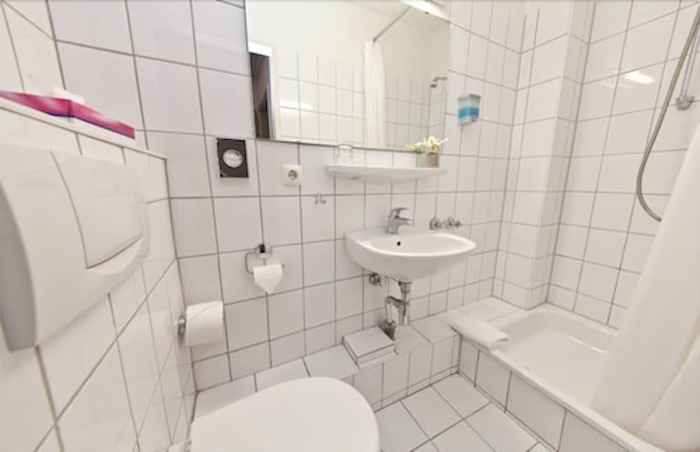 Centrum Hotel Commerz am Bhf Hamburg Altona 45/50