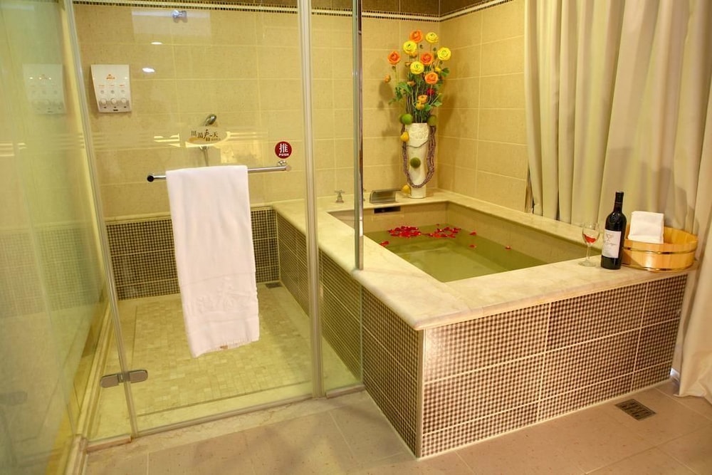 Chuang-tang Spring Spa Hotel 7/50