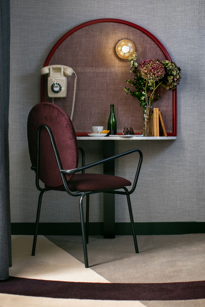 La Planque Hotel 17/77