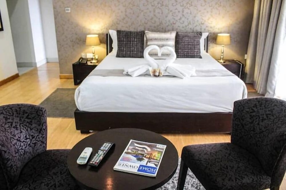 Cycad Palm Hotel 9/50