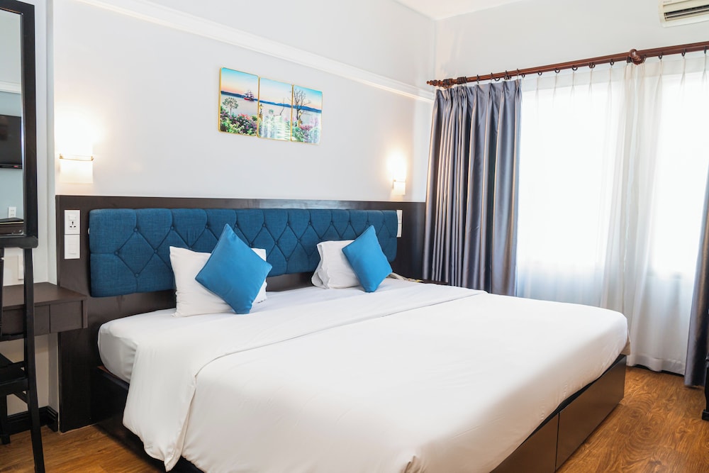Royal Hotel Saigon 35/70