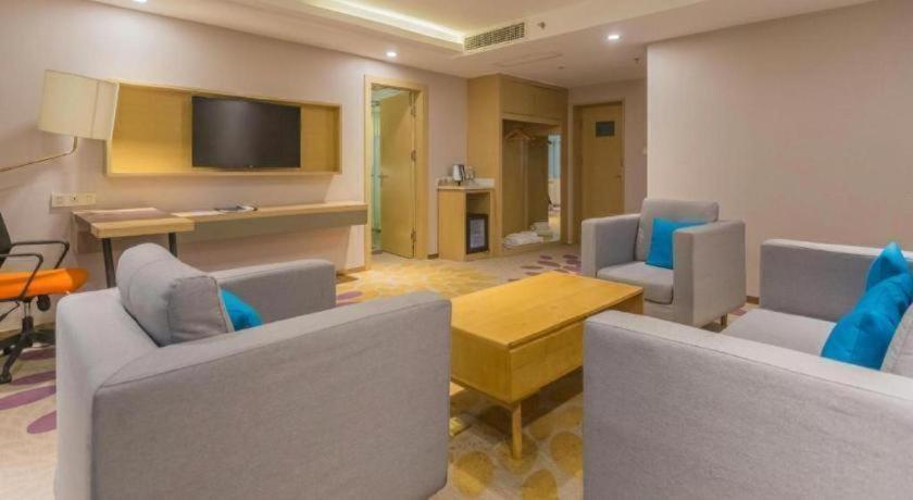 Lavande Hotels (Guangzhou Fangcun Huadiwan) 30/45