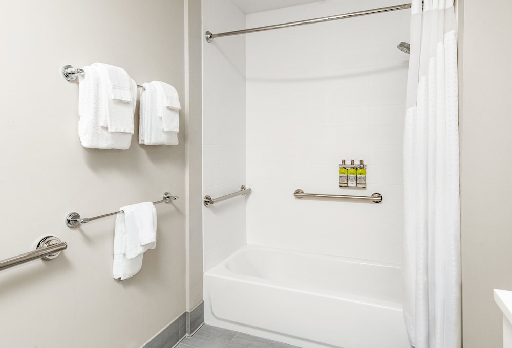 Holiday Inn Express Suites Sanford 16/54