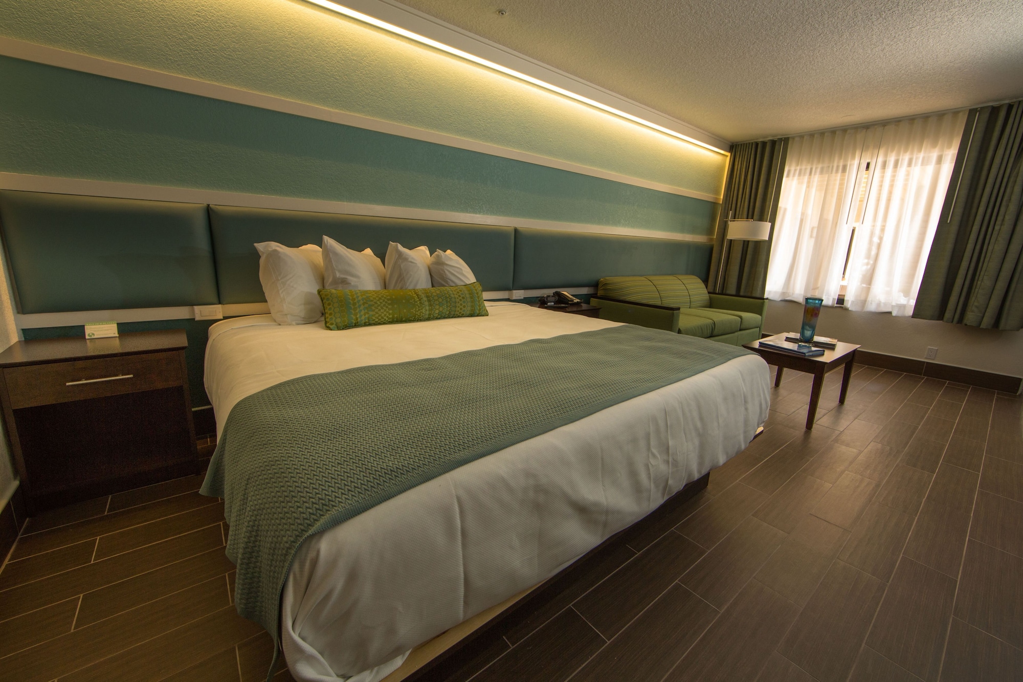 STANDARD, KING BED