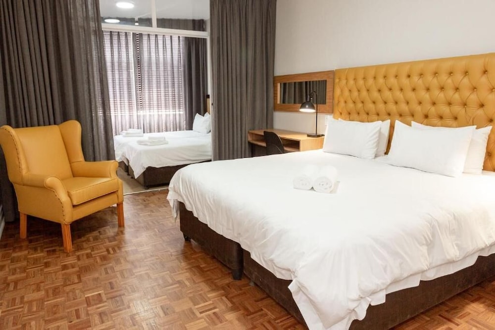 Hotel 224 11/83
