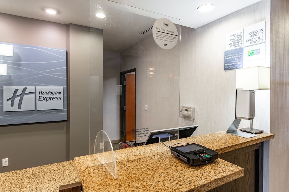 Holiday Inn Express & Suites New Martinsville 42/73
