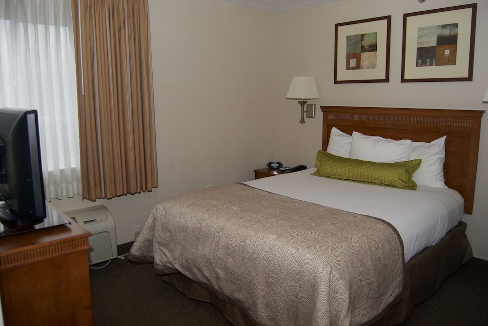 Candlewood Suites Elkhart 8/26