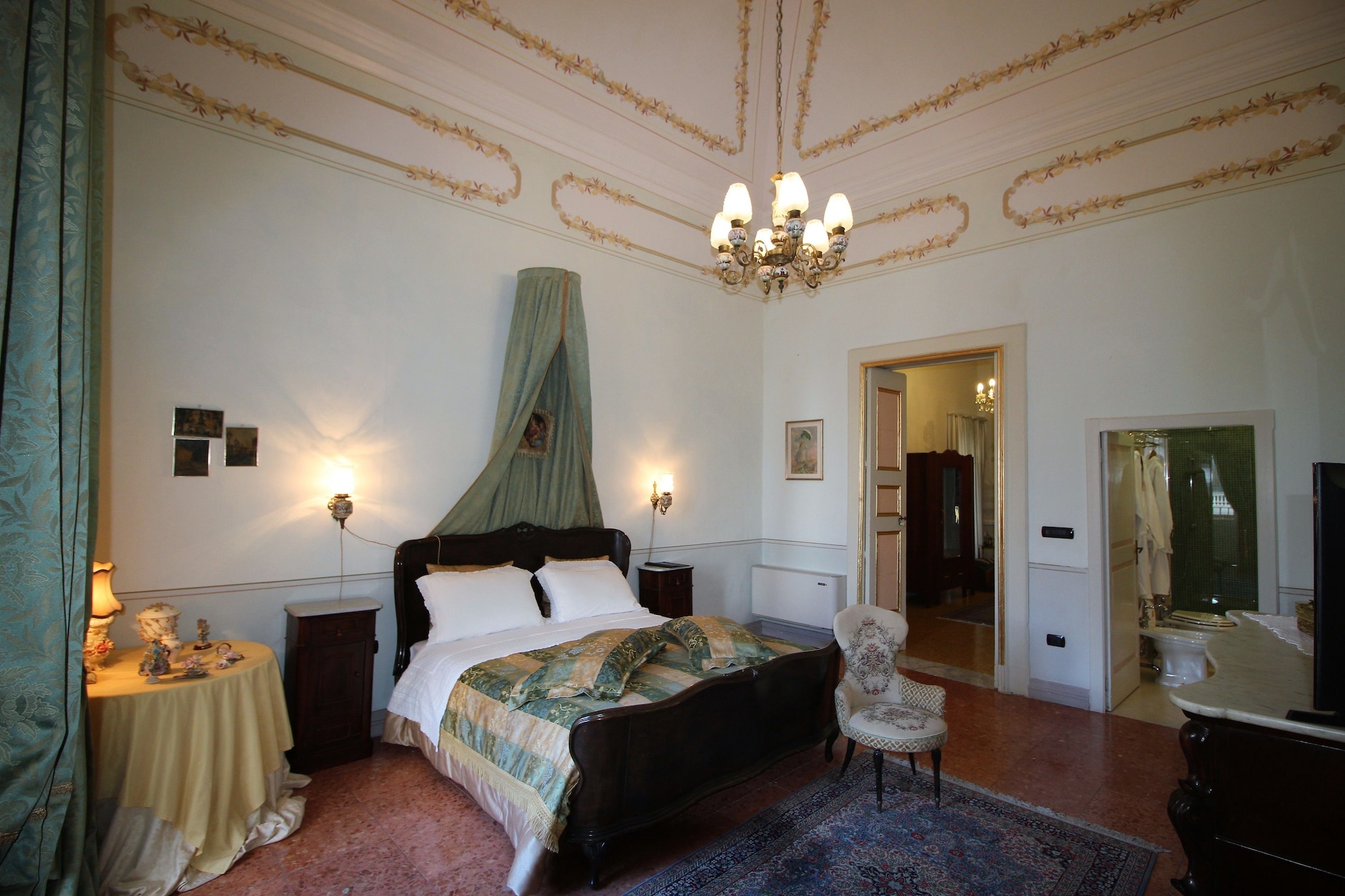 غرفة بسرير مزدوج 2/10
