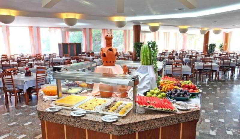 Sirenis Seaview Country Club 24/39