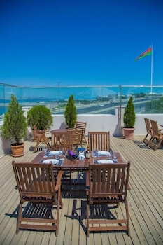 Golden Coast Hotel 18/23