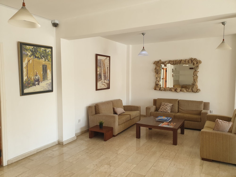 Florea Hotel Apts 28/49