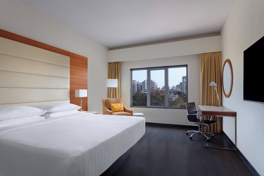 غرفة ديلوكس بسرير كينج بإطلالة على المدينة