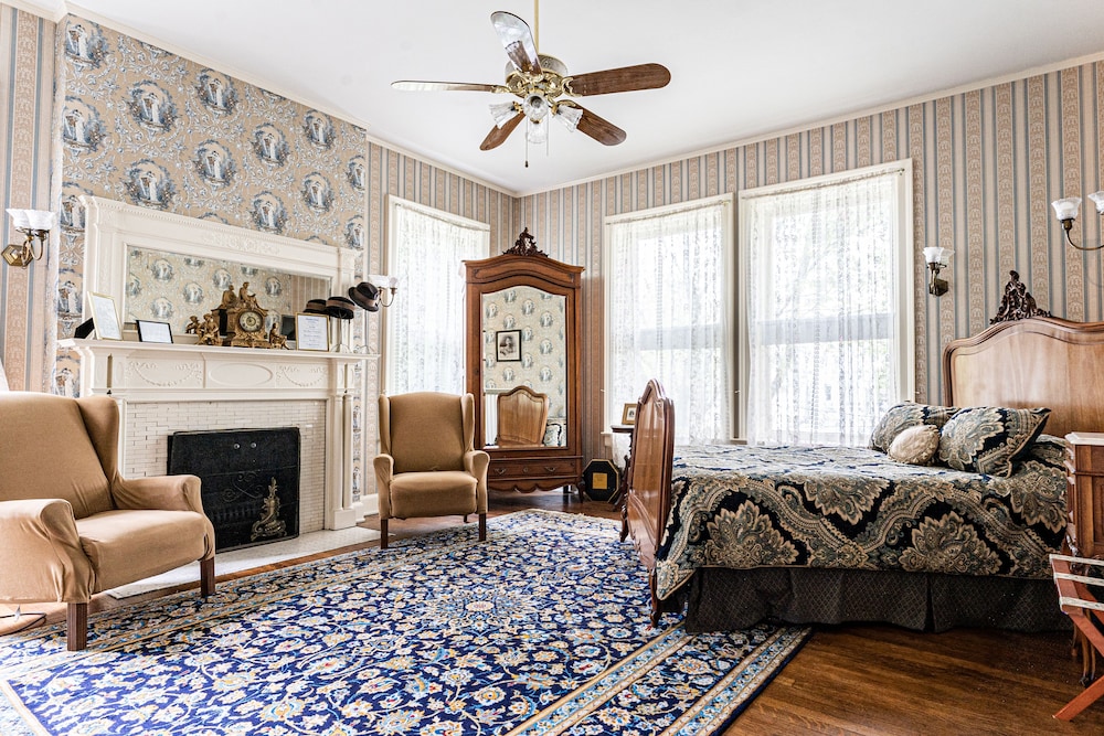 Vrooman Mansion Bloomington 47/72